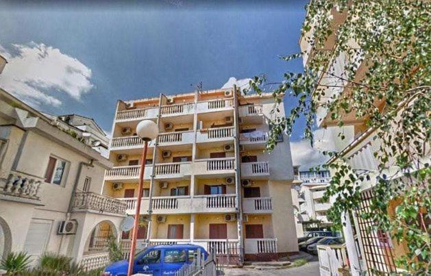 Apartment N